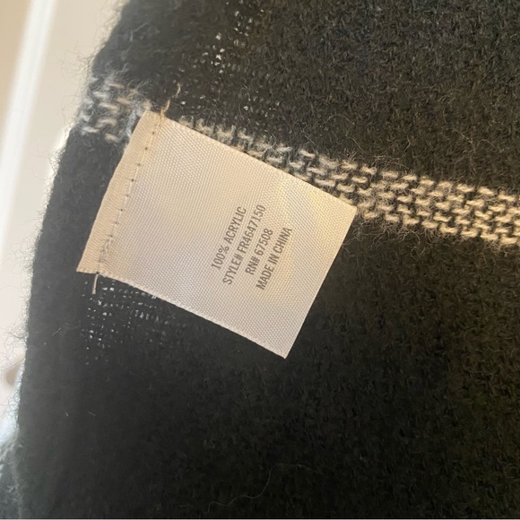 Francesca’s Ruana Shawl, OS - Picture 5 of 7